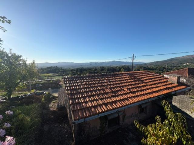 Moradia para recuperar com excelente potencial em Gondim, Cerdal