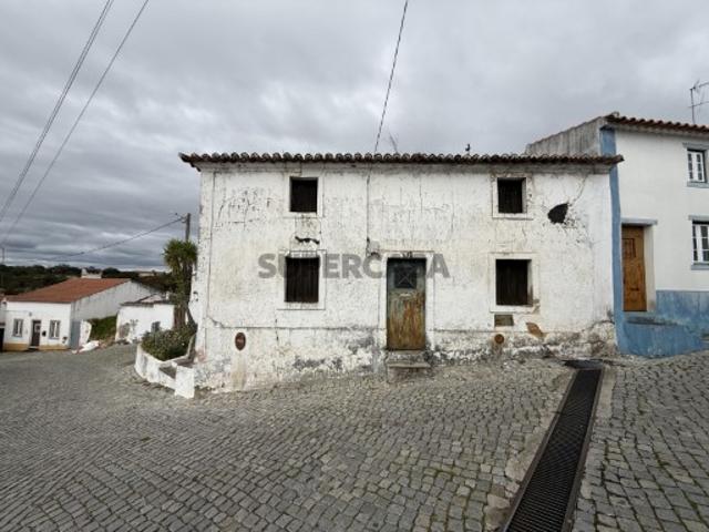 Moradia para Recuperar de 2 pisos em Margem
