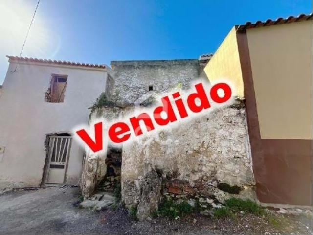 Moradia para recuperar em Olho Marinho, Óbidos