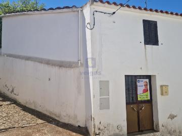 Moradia para recuperar, em Cachopo, a 40 km de Tavira, Algarve, a 54 Km da praia da Manta Rota