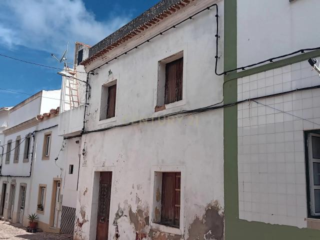 MORADIA PARA RECUPERAR EM ZONA DE REABILITAÇÃO URBANA ARU EM S.B. DE MESSINES