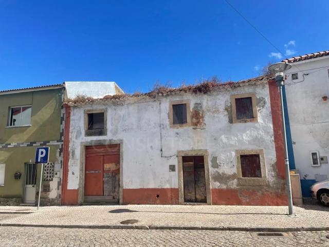 Moradia para recuperar inserida num terreno com 416m2 190m² Bombarral e Vale Covo