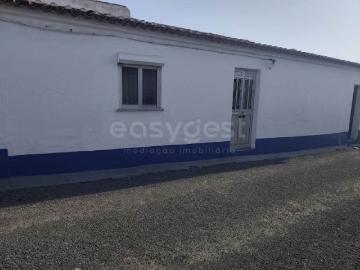 Moradia para Recuperar, localizada em Santa Vitória Beja