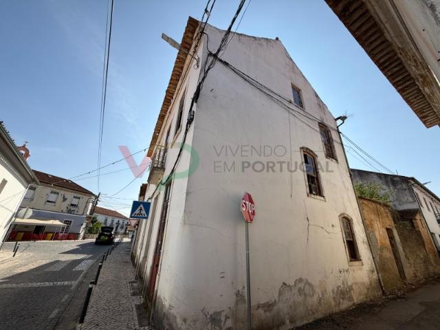 MORADIA PARA RECUPERAR REGIÃO CENTRAL DE ANADIA