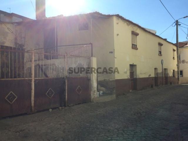 Moradia para recuperar +terreno urbano