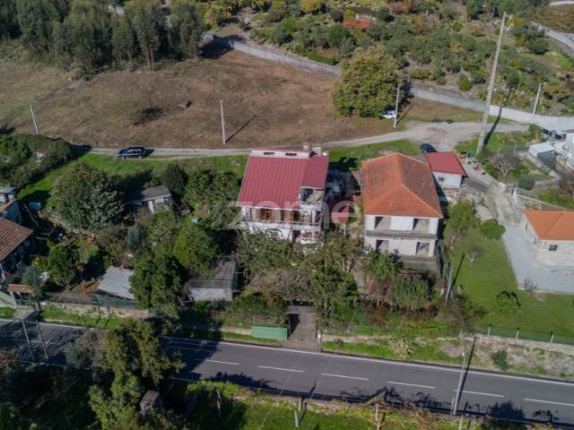Moradia para recuperar+moradia edificada+terreno Eja / Entre os Rios