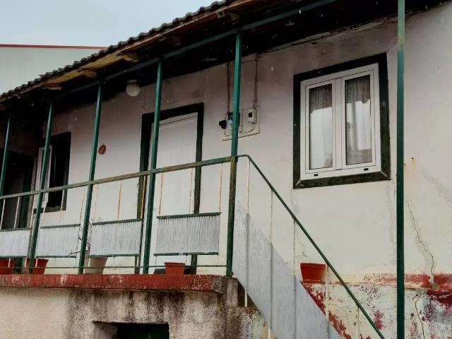 Moradia para Remodelação Total em Santa Maria de Émeres, Valpaços