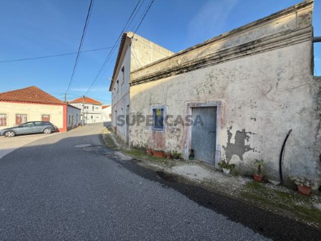 Moradia para Remodelação ou Novo Projeto Arelho
