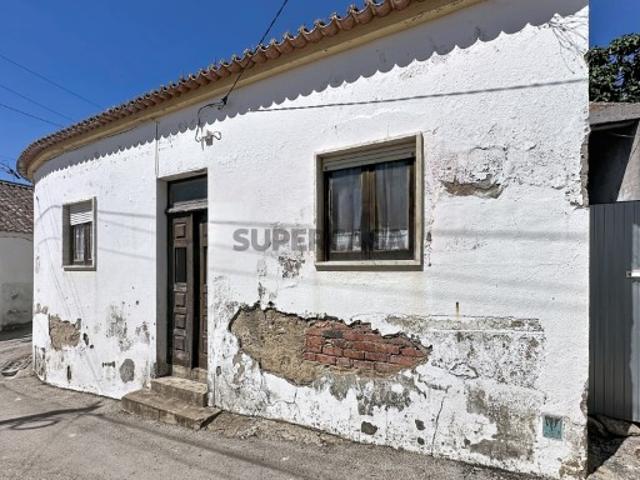 Moradia para remodelar no Carvalhal