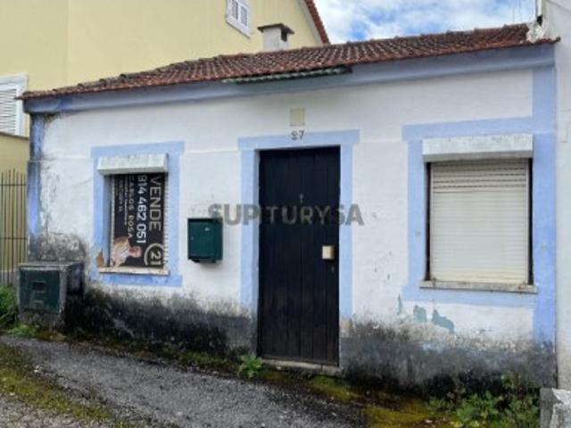 Moradia com enorme potencial em Tomar, junto à Ilha do Lombo