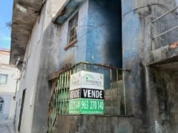Moradia para remodelar em Santo Estevão concelho do Sabugal