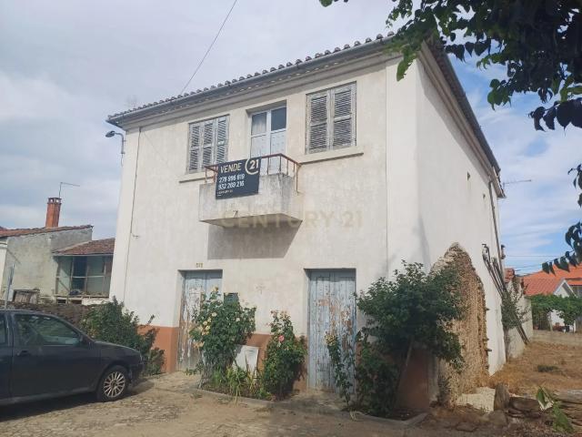 Moradia para remodelar em Vila Nova das Patas