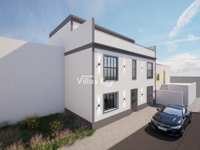 Moradia para renovação e terreno para construção no Algarve