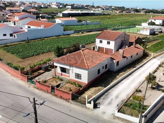 Moradia para Renovação em Terreno com 1.780 m²