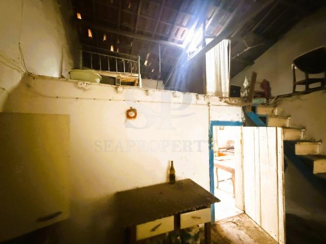 Moradia para Renovação no Centro de Ferrel Excelente Localização