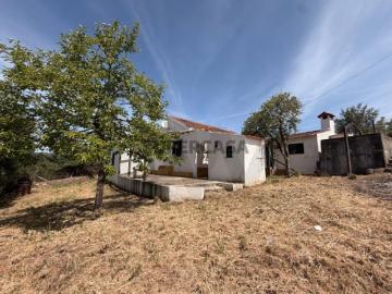 Moradia para renovação | Pias