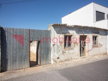 Moradia para Renovar com Arrecadação e Arrumos