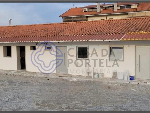 Moradia para renovar, já foram iniciadas obras de renovação