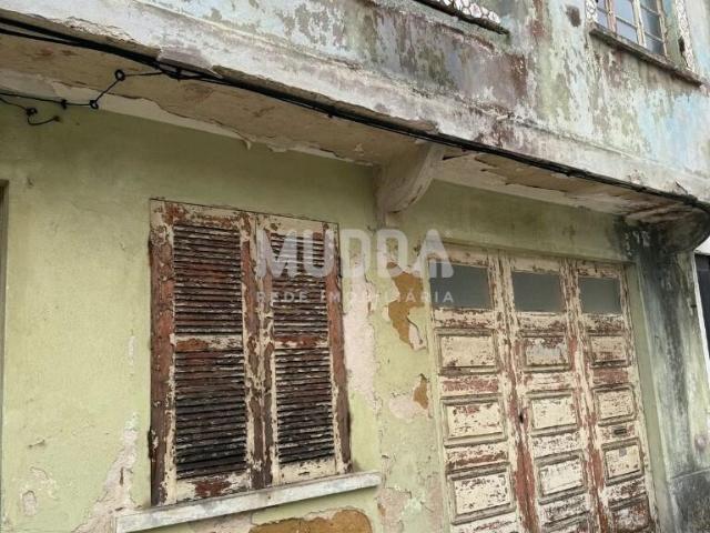 Moradia para renovar no Furadouro