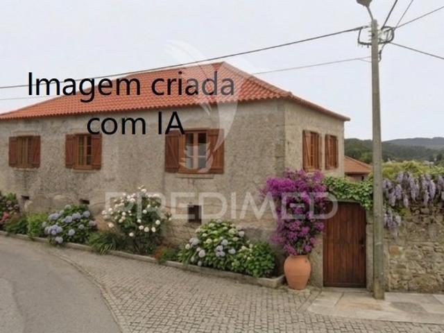 Moradia para restauro, com terreno em S. Mamede do Coronado Trofa