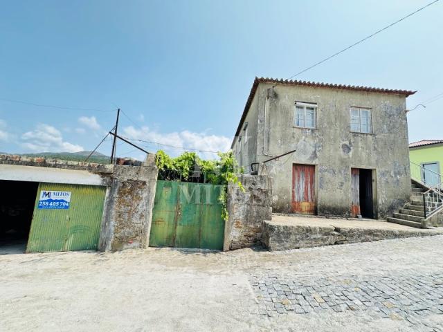 Moradia para restauro à venda em Santa Marta de Portuzelo Viana do Castelo