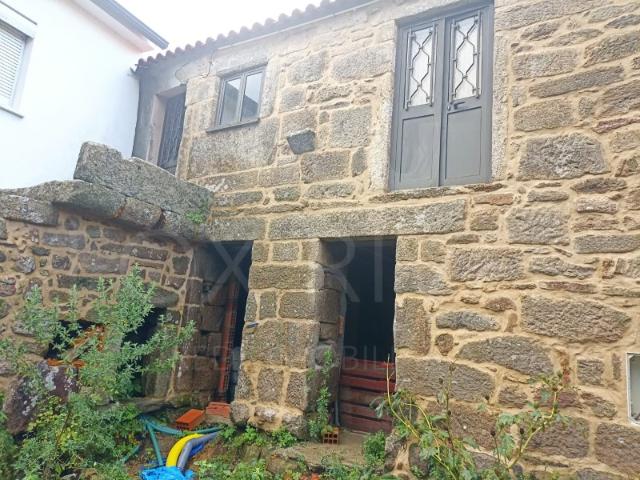 Moradia para restauro Alvaredo, Melgaço