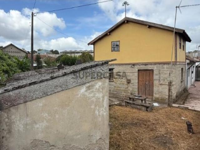 Moradia para Restauro em Creixomil, Guimaraes