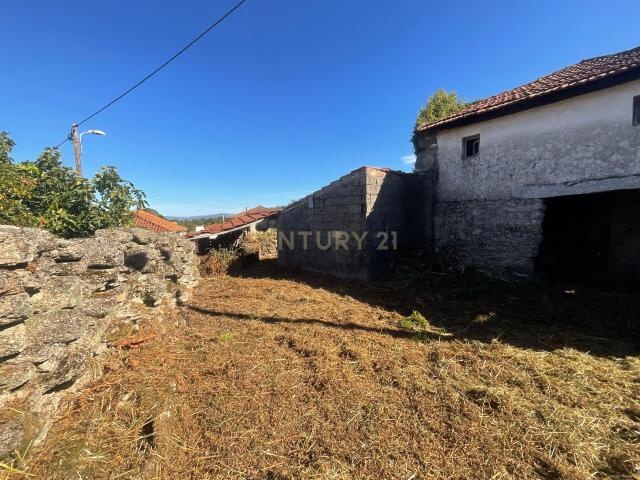 Moradia para restauro em Boivão, Valença