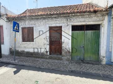 Moradia para restauro em Glória do Ribatejo