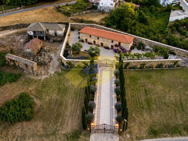 Moradia para restauro em Felgueiras/Lagares