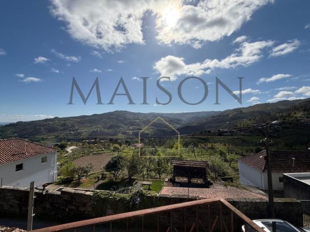 Moradia para restauro em Montão Oliveira do Douro Viseu