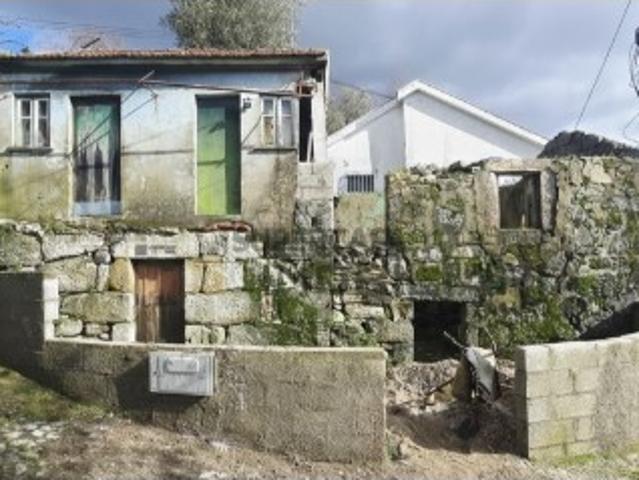 Moradia para Restauro em Quinchães, Fafe