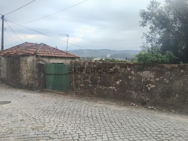 Moradia para Restauro em Roriz, Santo Tirso | 2.000 m² de Terreno