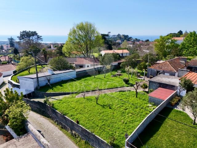 Moradia para restauro ou ampliação com potencial construtivo e vista mar