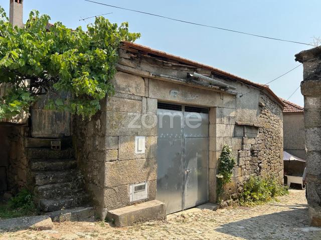Moradia para restauro – Santo André, Montalgre