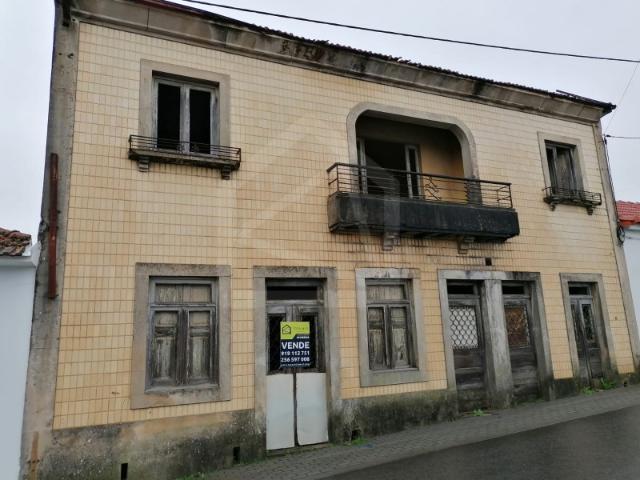 Moradia para Restauro + Terreno Urbano em Paços de Brandão, Santa Maria da Feira