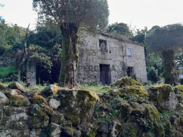 Moradia para Restauro + Terreno em Ribeira do Neiva