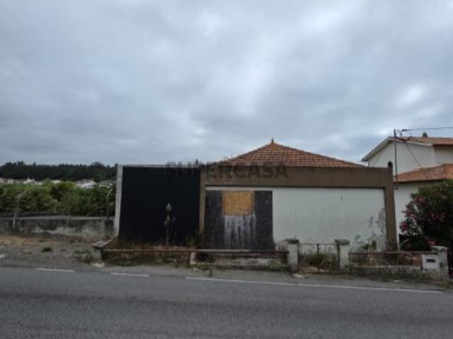 MORADIA PARA RESTAURAR A 5 MINUTOS DA CIDADE FIGUEIRA DA FOZ