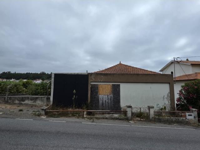 MORADIA PARA RESTAURAR A 5 MINUTOS DA CIDADE FIGUEIRA DA FOZ