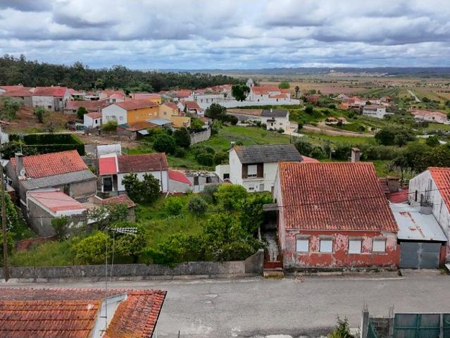 Moradia para restaurar com terreno Excelente oportunidade em Gesteira, Soure