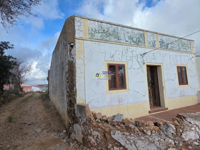 Moradia para Restaurar com Terreno Urbano nos Calvos – S. B. de Messines