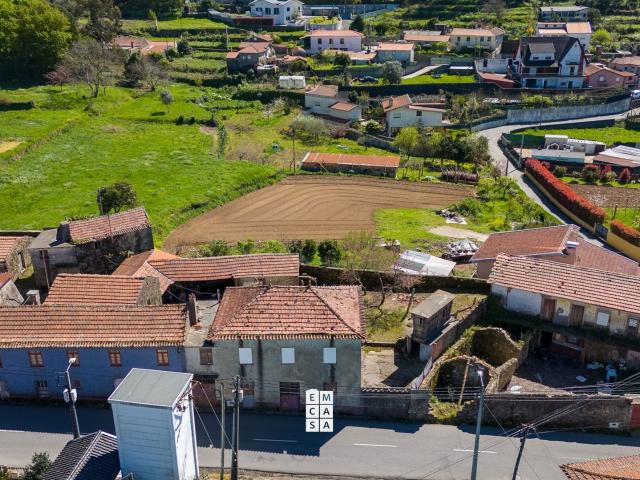 Moradia para Restaurar T4 Venda em Nogueira do Cravo e Pinde. 86m² Vila Chã, Codal e Vila Cova de Perrinho