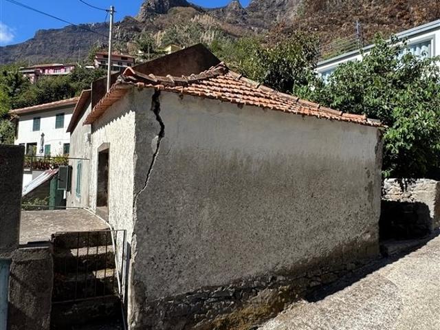Moradia para Restaurar T2 Venda em Curral das Freiras,Câmara. 50m² Curral Das Freiras