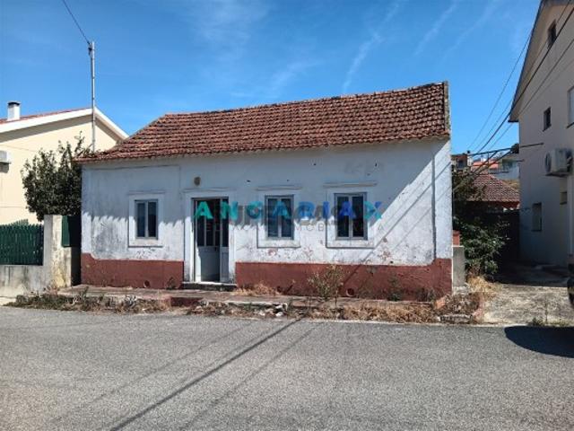 Moradia para Restaurar T3 Venda em Batalha,Batalha