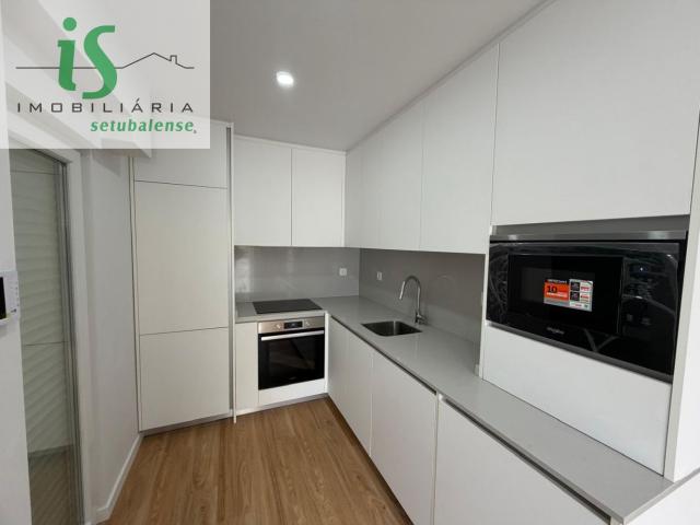 MORADIA PARA VENDA NO BAIRRO DA CONCEIÇÃO EM SETÚBAL
