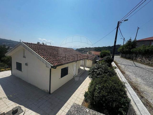 Moradia, Paredes de Viadores e Manhuncelos