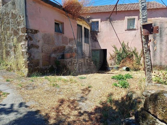 Moradia, Paredes de Viadores e Manhuncelos
