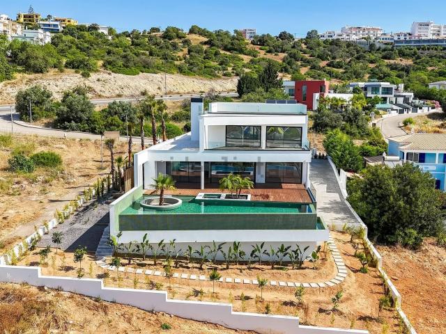 Moradia, Páteo, Albufeira e Olhos de Água