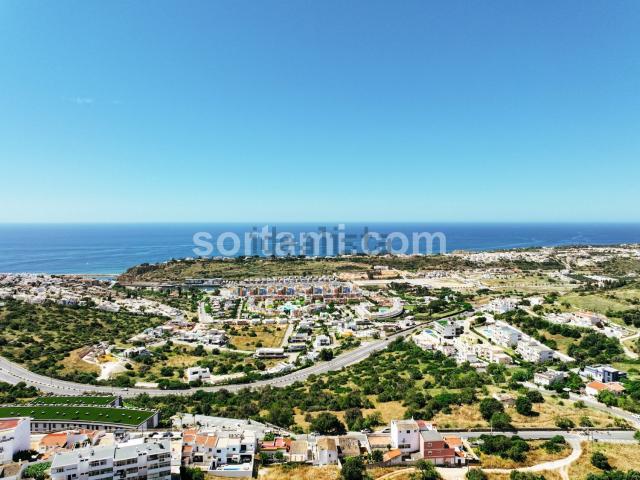 Moradia, Páteo, Albufeira e Olhos de Água