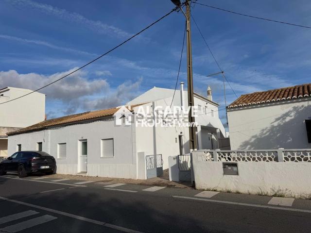 Moradia, Páteo, Albufeira e Olhos de Água